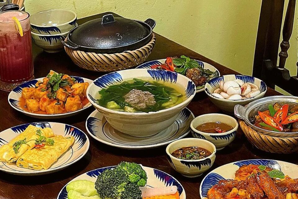 Basic Vietnamese Eating Etiquette To Avoid Awkward Moments