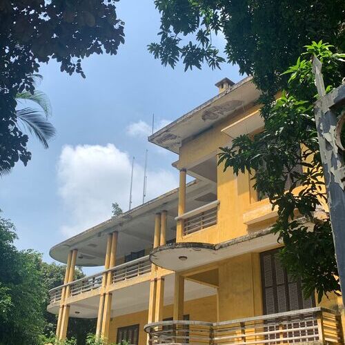 Hanoi Versteckte Häuser und Geschichten hinter den Türen